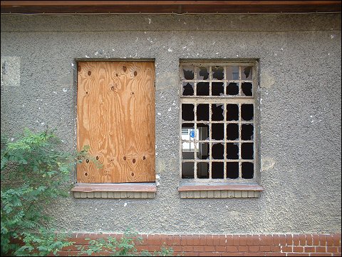 Unsaniertes Kasernen-Gebäude (Fürth, Südstadtpark)