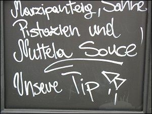 Werbetafel vor einem Fürther Café Werbetafel vor einem Fürther Café