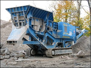 Baumaschine in der Fürther 'Uferstadt'