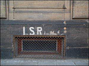 Luftschutzraum-Markierung in der Turnstraße