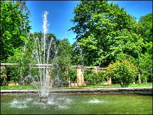 Fontäne im Rosengarten des Fürther Stadtparks