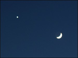 Abendhimmel mit Mond und Venus