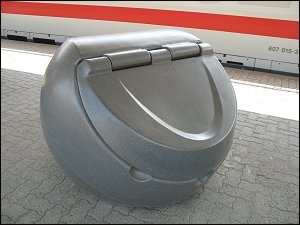 Streugut-Behälter in Würzburg Hbf