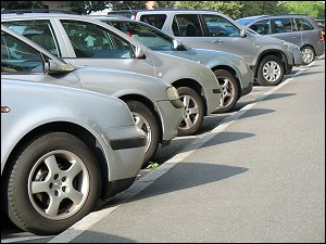 parkende Autos in der Herrnstraße