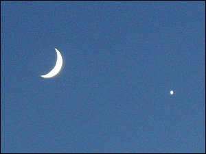 Abendhimmel mit Mond und Venus