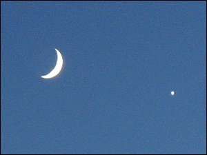 Abendhimmel mit Mond und Venus