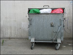 Müllcontainer am Fürther Bahnhofs-Hochhaus