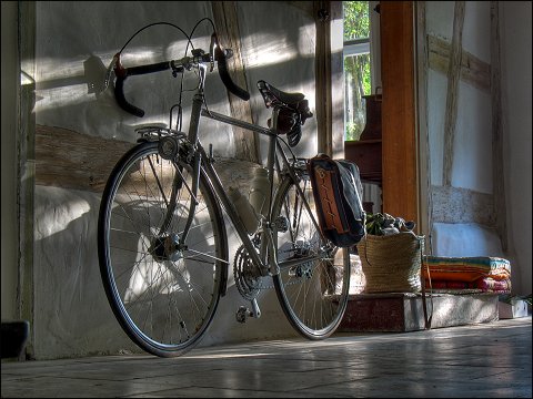 Abendlicht im alten Schulhaus