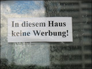 Türaufkleber in der Karolinenstraße