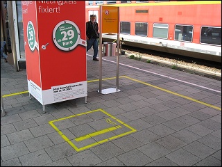 Raucherzone auf einem Bahnsteig des Nürnberger Hauptbahnhofes Raucherzone auf einem Bahnsteig des Nürnberger Hauptbahnhofes