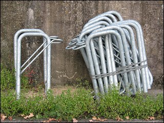 eingelagerte Fahrradhalter des Straßen- und Tiefbauamtes Nürnberg