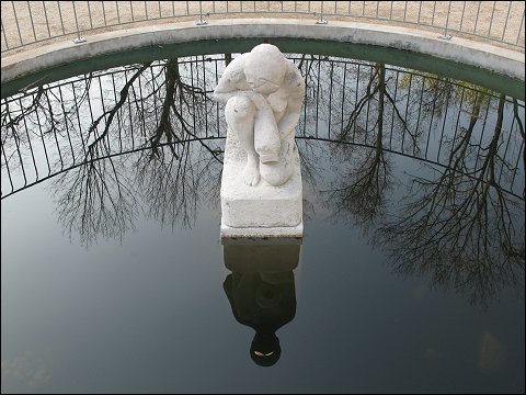 Brunnen im Schulgarten des Fürther Stadtparks