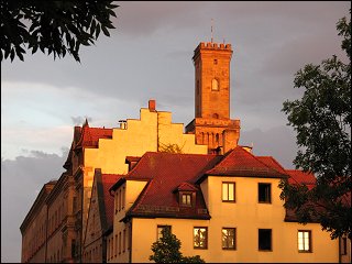 Rathausturm im Abendlicht