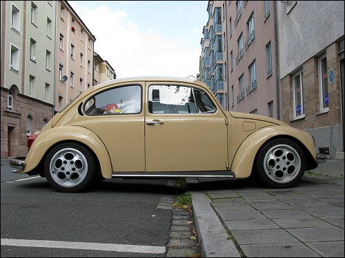 VW Käfer mit Porsche-Rädern