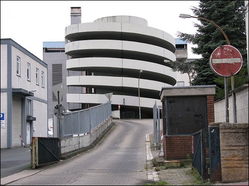 Parkhaus-Auffahrt in Bad Homburg