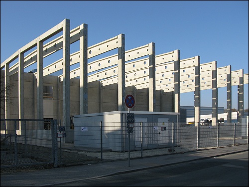 Rohbau der neuen Fabrikationshalle der Leonhard Kurz Stiftung & Co. KG