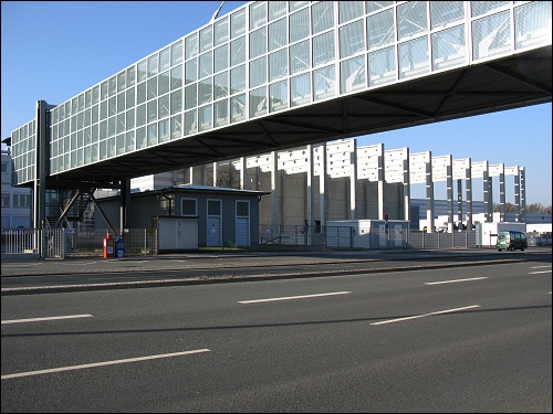 Rohbau der neuen Fabrikationshalle der Leonhard Kurz Stiftung & Co. KG