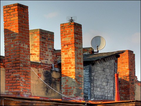 Fürther Hinterhaus-Dachlandschaft im Abendlicht