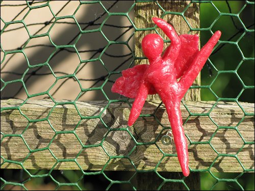 von Jenni Beyer aus Babybel-Wachs geformte Figur