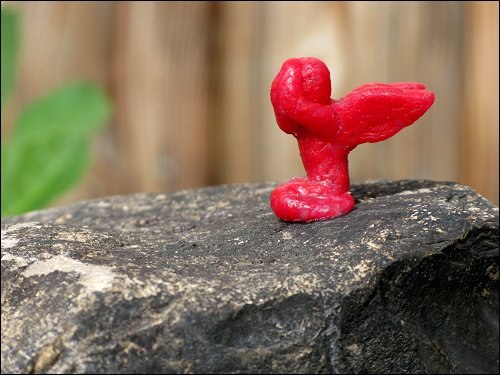 von Jenni Beyer aus Babybel-Wachs geformte Figur