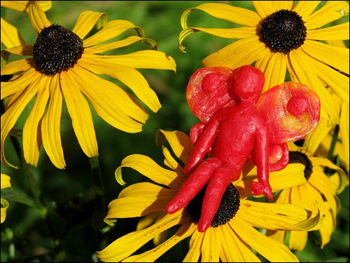 von Jenni Beyer aus Babybel-Wachs geformte Figur