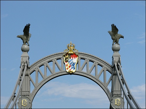 Die Salzachbrücke zwischen Laufen und Oberndorf