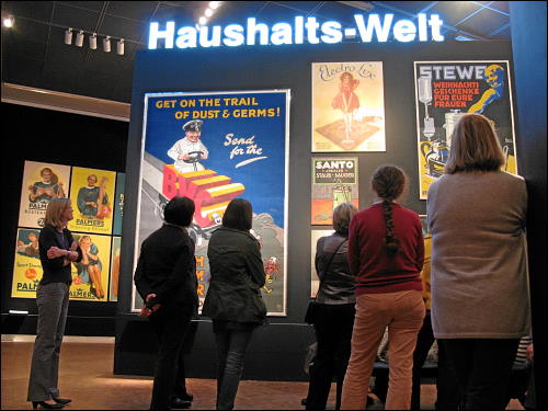 in der Ausstellung 'Plakativ' des Germanischen Nationalmuseums