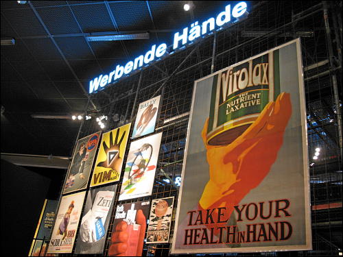 in der Ausstellung 'Plakativ' des Germanischen Nationalmuseums