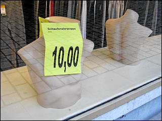 Deko-Ausverkauf beim Fürther Woolworth