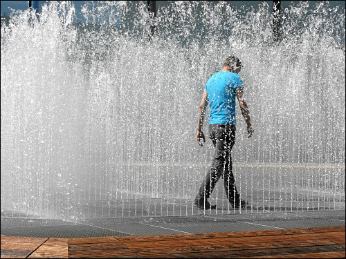 Jeppe Hein: Hexagonal Water Pavilion