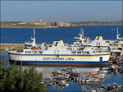 Fährschiffe der Gozo Channel Line im Hafen von Mgarr