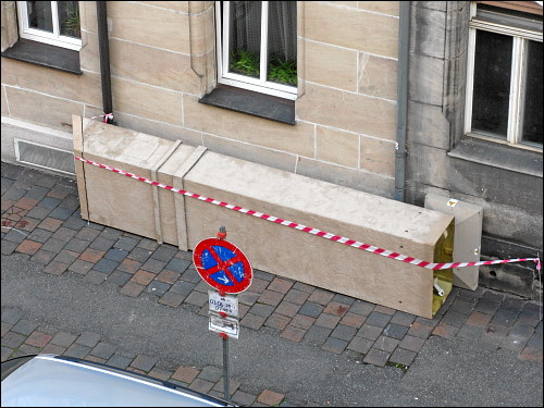 bereitgelegte Schornstein-Attrappe aus GFK