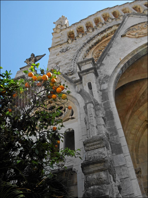 Pfarrkirche Sant Bartomeu inmitten von Sóller