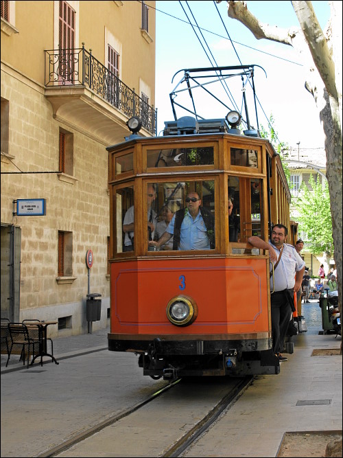 ein weiterer Straßenmbahnzug in Sóller