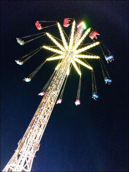 nächtliches Kettenkarussell auf der gestern zu Ende gegangenen Fürther Michaelis-Kirchweih