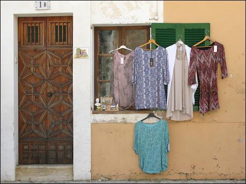 ambulante Auslage an einem Haus in Valldemossa