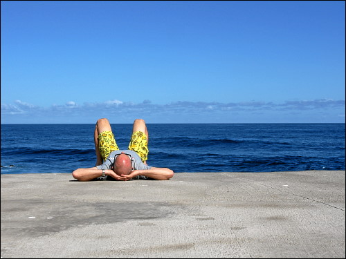 Sonnenanbeter in mediativer Pose