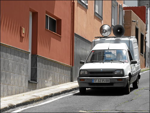 Megaphon-Mobil in San Juan de la Rambla