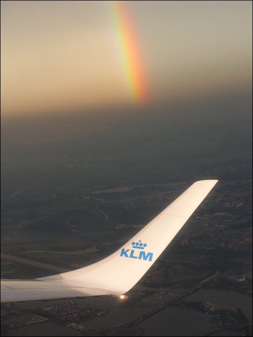 Regenbogen über den Wolken