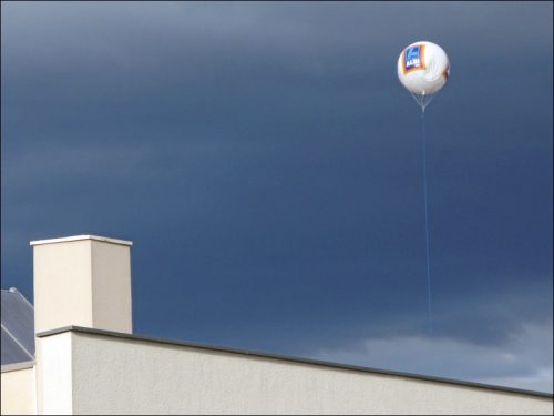 Nachts Gestirn, tagsüber Werbeträger: Der ALDI-Ballon