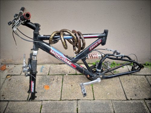 Fahrradwrack in der Fürther Ludwigstraße