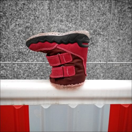 Verlorener Kinderstiefel in der Karolinenstraße