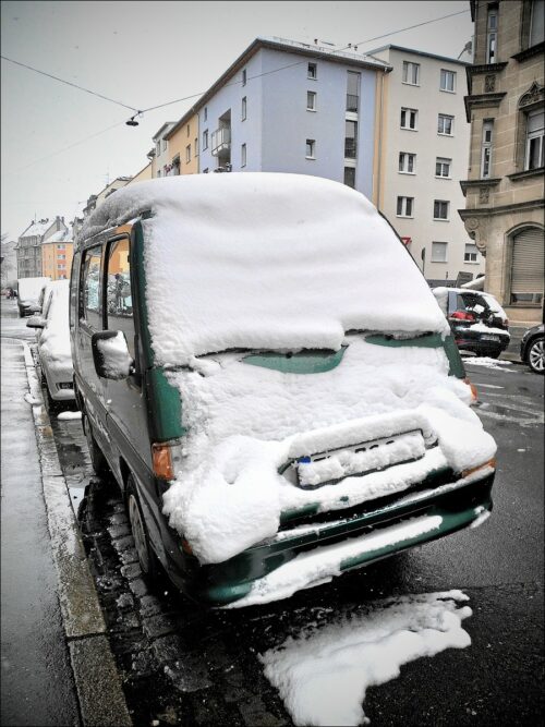 Über die plötzliche Rückkehr des Winters zum April-Anfang nicht amüsierte Renngurke