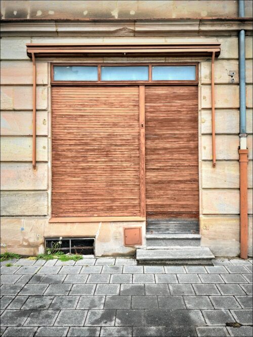 Verwaistes Ladenlokal in der Fürther Balbiererstraße