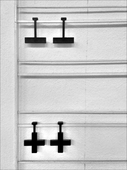 Leere Liedertafel in einer Aussegnungshalle