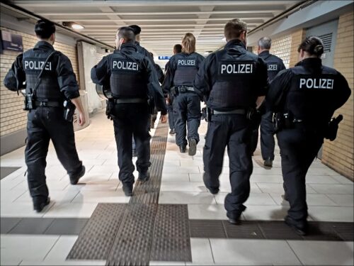 Fußballspielbedingtes Polizei-Aufgebot am Nürnberger Hauptbahnhof