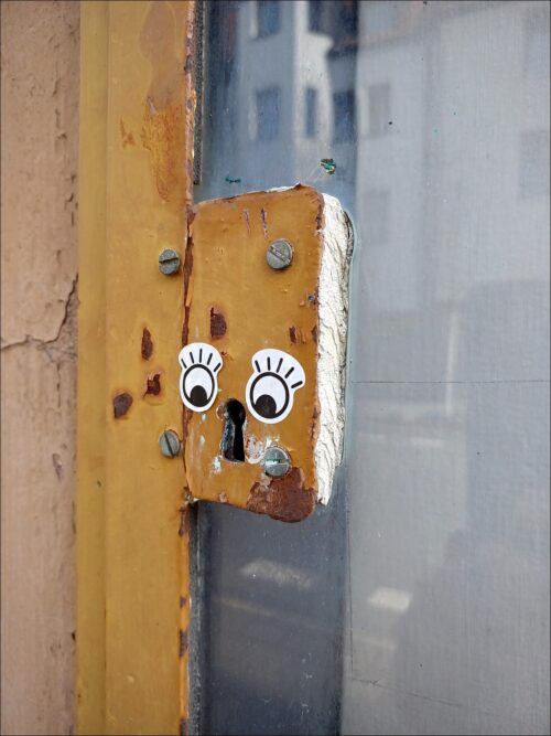 Staunendes Türschloss