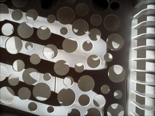 zonebattler's Geschirrabtropfgestell bei seitlichem Sonnenlichteinfall